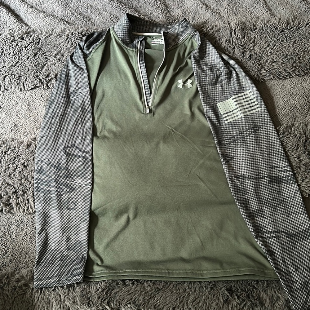 Under Armour Men’s Pullover // Size L // Loose Fit